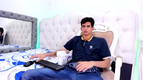 Andrew online show from December 18, 3:35 am