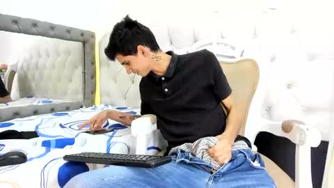 Andrew online show from December 17, 3:24 am