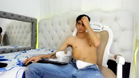 Andrew online show from December 19, 3:46 am