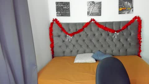 andreww online show from December 9, 4:26 pm