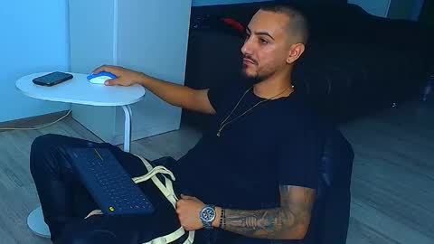 Snapshot of andrewbanner chatting on September 26, 7:38 am MasterRomania online show from September 26, 7:38 am