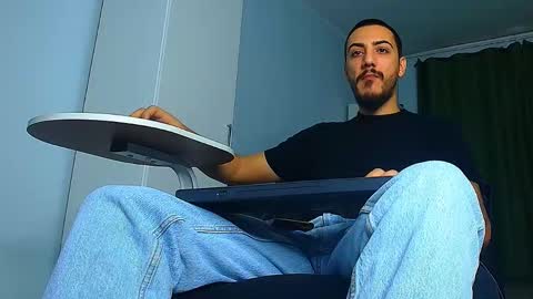 Snapshot of andrewbanner chatting on October 14, 6:05 am MasterRomania online show from October 14, 6:05 am