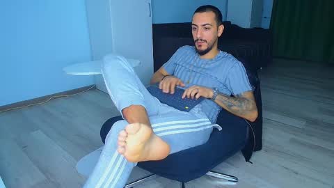 Snapshot of andrewbanner chatting on October 9, 7:14 am MasterRomania online show from October 9, 7:14 am