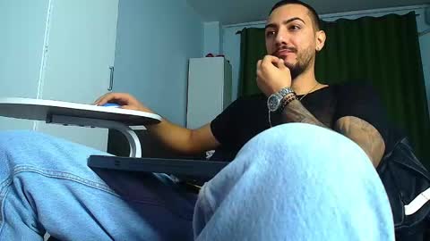 Snapshot of andrewbanner chatting on October 4, 5:49 am MasterRomania online show from October 4, 5:49 am