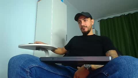 Snapshot of andrewbanner chatting on October 8, 7:14 am MasterRomania online show from October 8, 7:14 am