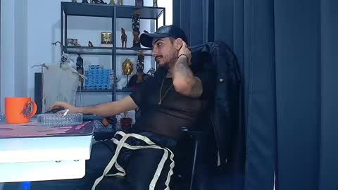 Snapshot of andrewbanner chatting on February 19, 9:06 am MasterRomania online show from February 19, 9:06 am
