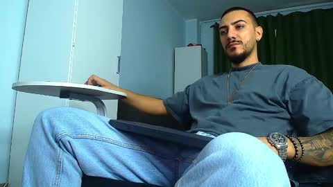 Snapshot of andrewbanner chatting on October 2, 5:28 am MasterRomania online show from October 2, 5:28 am