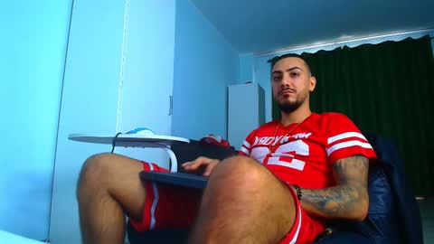 Snapshot of andrewbanner chatting on September 28, 7:50 am MasterRomania online show from September 28, 7:50 am