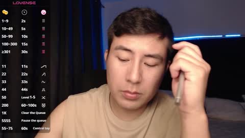 andrewmhilton_ online show from November 5, 6:26 am