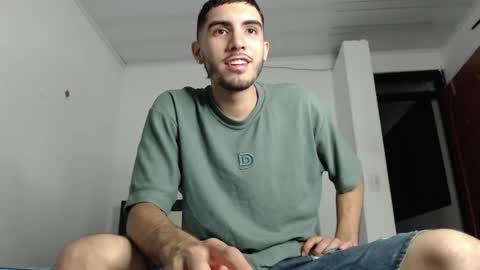 andriuhot066 online show from December 19, 9:05 am