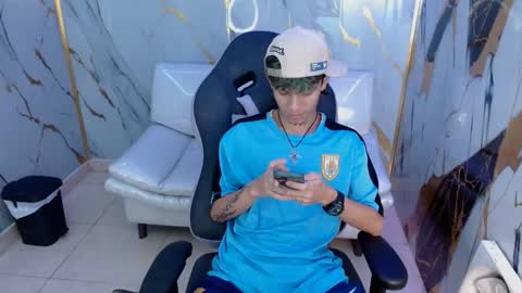 andy_dan1 online show from March 27, 7:37 pm