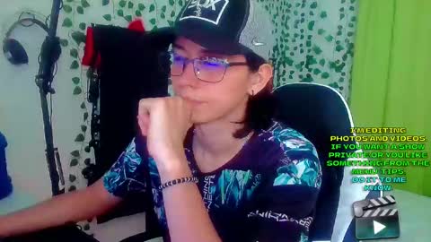 Snapshot of andy_gray01 chatting on September 18, 4:44 pm Andy Gray online show from September 18, 4:44 pm