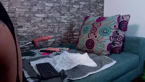 Anell online show from February 3, 7:51 pm