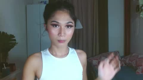 Snapshot of angela_mccollins chatting on February 9, 3:22 am angela online show from February 9, 3:22 am