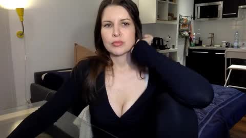 Angela online show from September 25, 4:14 pm