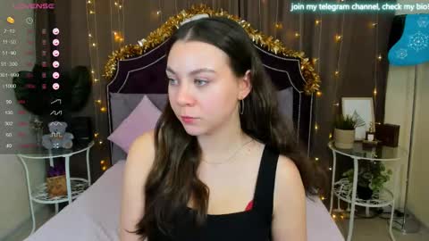 Angela online show from December 11, 1:39 pm