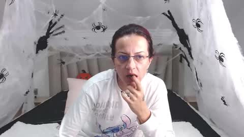 Snapshot of angelcat001 chatting on October 24, 5:14 pm angelcat001 online show from October 24, 5:14 pm