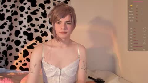 Snapshot of angelfiore chatting on September 29, 5:23 pm Angel Fiore online show from September 29, 5:23 pm