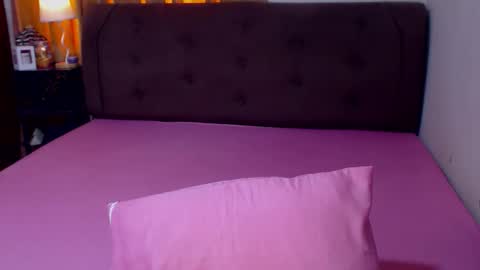 Snapshot of angelicqueents chatting on October 23, 5:53 am MS. AMALIA online show from October 23, 5:53 am
