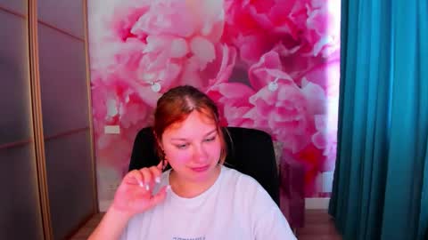 AngelinaLow online show from May 5, 11:38 am