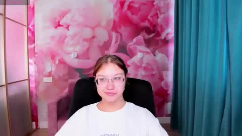 AngelinaLow online show from September 29, 11:31 am