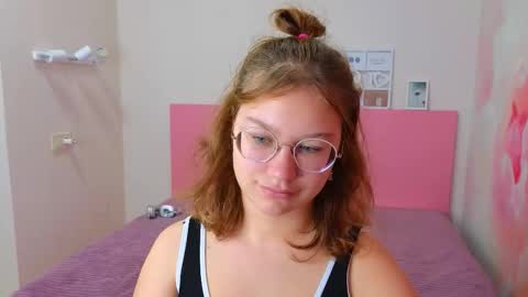 AngelinaLow online show from October 14, 11:24 am