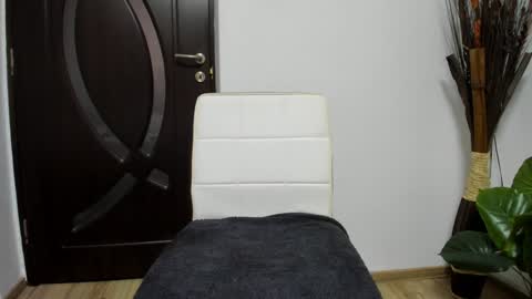 KrystyYo online show from April 6, 4:32 am