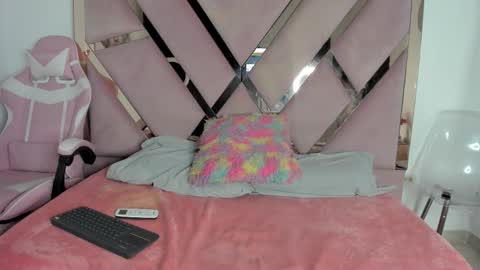 angell_petite01 online show from March 3, 10:39 pm