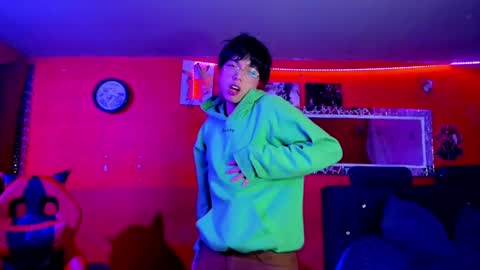 Snapshot of angellonfire chatting on March 10, 5:43 am Angel  online show from March 10, 5:43 am