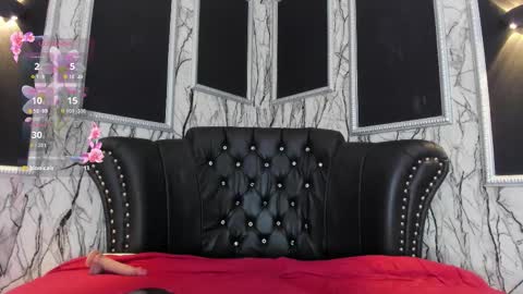 Snapshot of angellquinn_ chatting on October 8, 1:39 pm online show from October 8, 1:39 pm