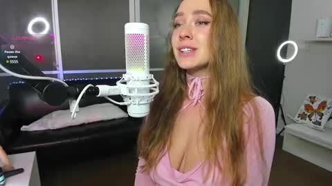 Snapshot of angelpaull chatting on December 14, 9:24 pm Angel online show from December 14, 9:24 pm