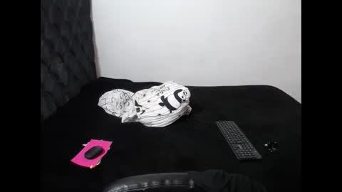 Snapshot of angelys_02 chatting on October 3, 4:32 am Angie online show from October 3, 4:32 am