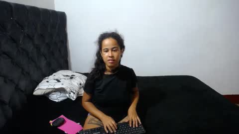 Snapshot of angelys_02 chatting on October 2, 12:20 am Angie online show from October 2, 12:20 am