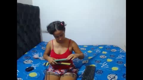 Snapshot of angelys_02 chatting on September 24, 1:01 am Angie online show from September 24, 1:01 am