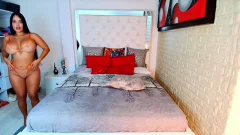 laura  online show from September 27, 4:49 pm