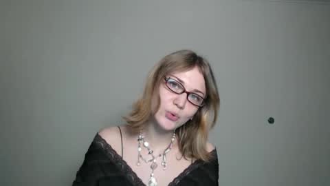 Anisia online show from October 4, 5:55 pm