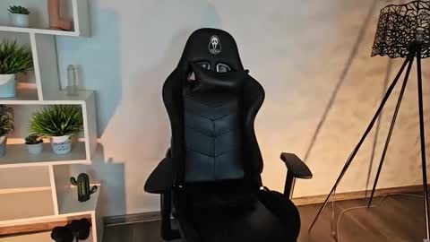 Anita online show from February 4, 7:07 pm