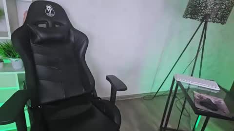 Anita online show from April 5, 8:50 pm