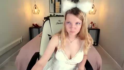 Anita online show from July 12, 9:45 am