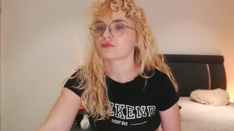 annaevv online show from February 11, 4:16 am