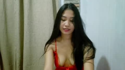 Riane online show from November 12, 3:58 pm