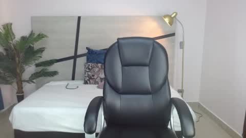 anne_blake online show from May 13, 12:04 pm