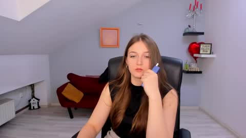 annewilsonn online show from March 24, 12:22 pm