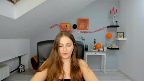 annewilsonn online show from October 31, 3:56 pm