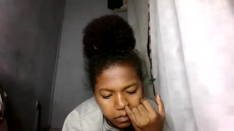 annick98 online show from March 2, 5:19 am