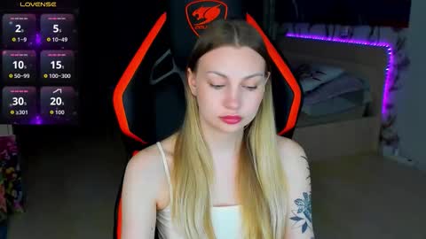 Annie online show from March 25, 9:54 pm