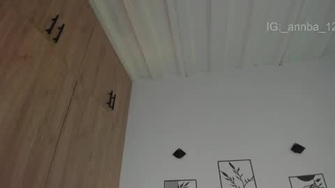 annie_barozzi online show from April 21, 4:03 pm