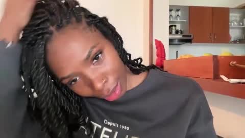 Independent model online show from February 3, 8:24 pm