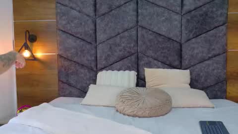 ANNIE online show from March 5, 11:52 am