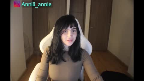 JEANNE no olvides seguirme dont forget follow me  uu online show from February 20, 9:50 pm